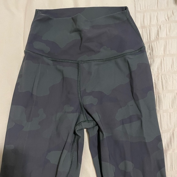 Alo yoga camo print workout leggings - Picture 3 of 3